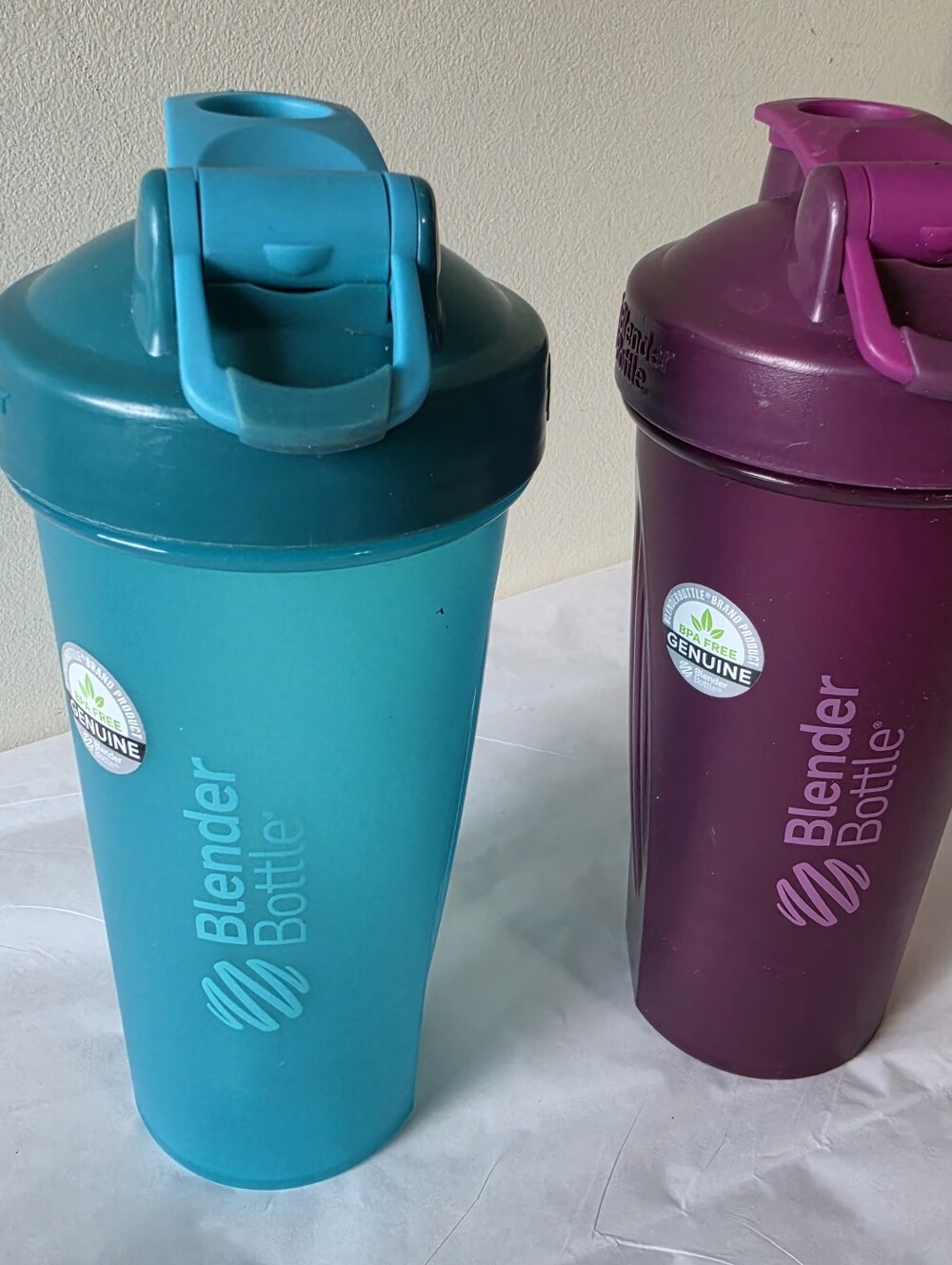 Blender Bottle Lot of 2 28 oz Shaker Mixer Cups Protein Blender Ball Teal Purple